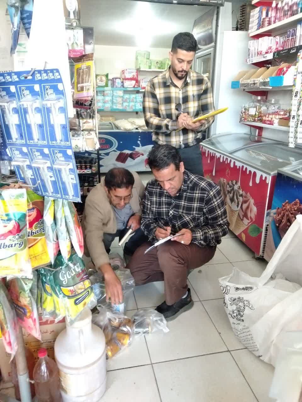 گشت مشترک بازرسی از مراکز تهیه و توزیع مواد غذایی در شهرستان فیروزه انجام شد